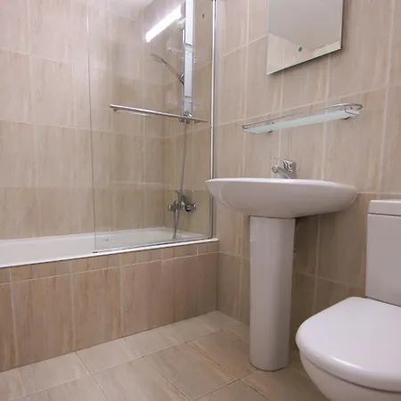 Phaedrus Living Queens Gardens Luxury Arthouse Ferienhaus Paphos